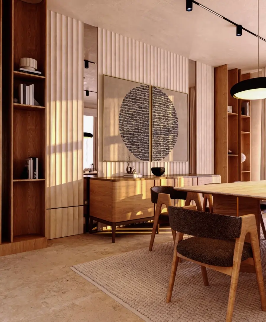 Sala de jantar com aparador em madeira, estantes e painéis sob medida cobrindo a parede inteira.